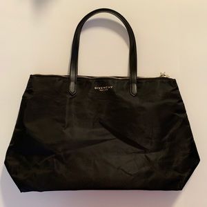 ✅SOLD✅Givenchy Parfums Bag Black